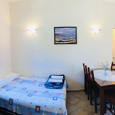 Milutinov Dvor Apartments Vrsi Bagian luar foto