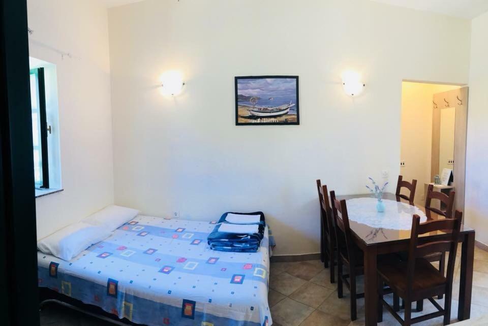 Milutinov Dvor Apartments Vrsi Bagian luar foto